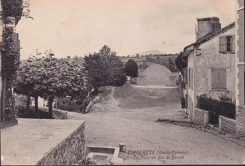 CPA Espelette, La Place du Jeu de Paume, ungelaufen