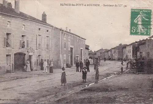 CPA Blenod les Pont a Mousson, Interieur du Village, gelaufen