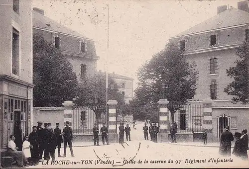 CPA La Roche sur Yon, Grille de la caserne du 93 Regiment d infanterie, gelaufen 1930