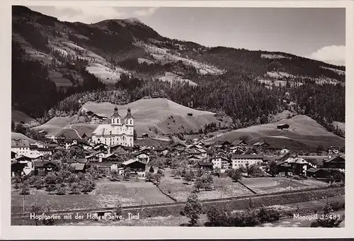 AK Hopfgarten mit der Hohen Salve, Panoramaansicht, Kirche, ungelaufen