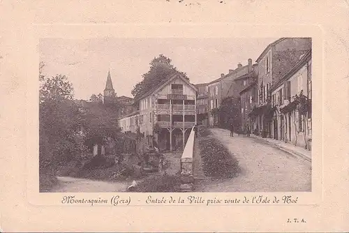 CPA Montesquiou, Entree de la Ville price route de l Isle de Noe, circule 1911