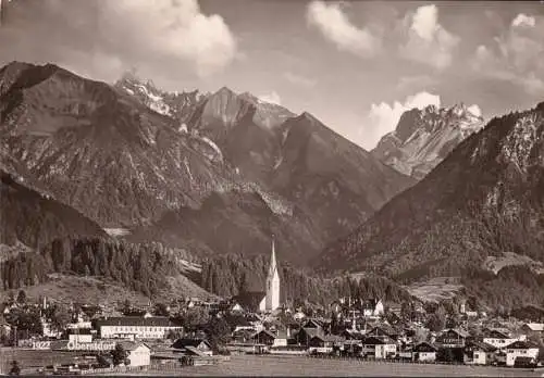 AK Oberstdorf, Stadtansicht, Kirche, gelaufen 1958