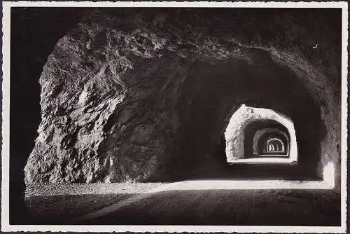 Lac de Garde AK, tunnel sur le Ponale, incurvé