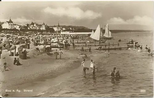 Binz auf Rügen, 1928 gebr. sw Foto AK m. Strand u. Häüser. #3085