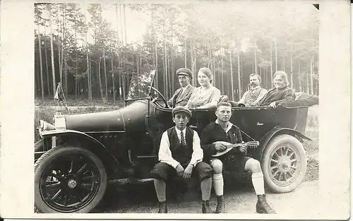 Automobil Oldtimer m. 6 Personen u. Frau am Steuer, ungebr. sw-Foto AK