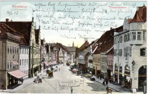 Freising, Hauptstrasse m. Geschäften, Fuhrwerken u. Personen, 1913 gebr. Farb AK