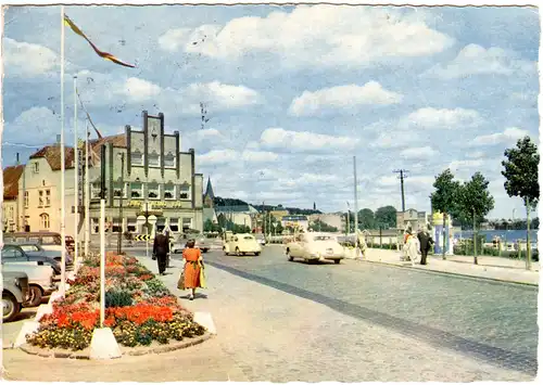 Schleswig a.d. Schlei, 1960 gebr. Farb-AK m. Autos u. Personen