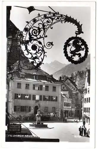 Österreich, Feldkirch Neustadt m. Gasthaus-Schild, 1954 gebr. sw-AK