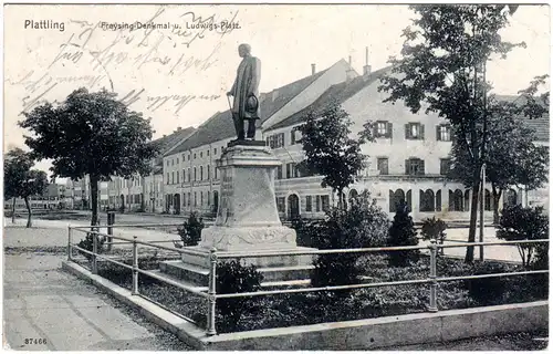 Plattling, 1912 gebr. sw-AK m. Strassenansicht u. Denkmal
