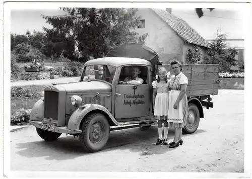 Erziehungsheim Auhof b. Hilpoltstein m. Personen und Oldtimer LKW, ungebr. sw-AK