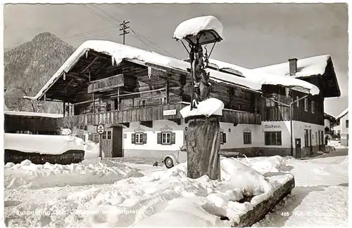 Ruhpolding, Dorfplatz im Winter, 1957 gebr. sw-AK