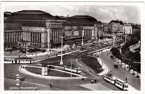 Leipzig Hauptbahnhof m. Stassenbahnen, 1938 gebr. sw-AK
