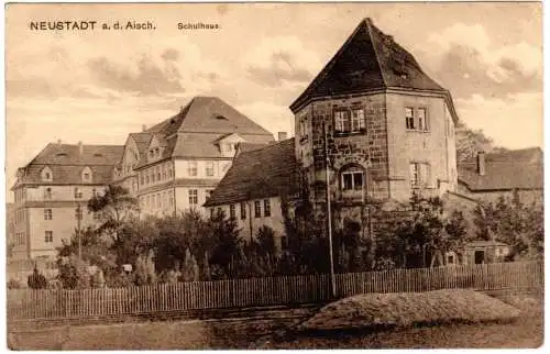 Neustadt a.d. Aisch, Schulhaus, 1917 m. Bahnpost gebr. sw. AK