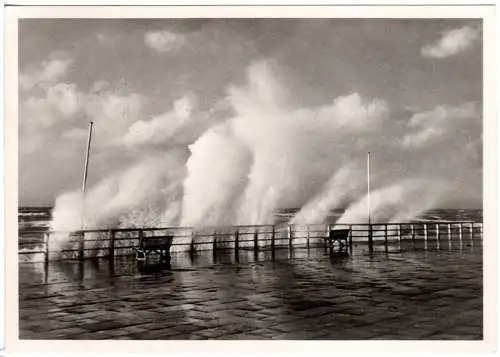 BRD 1957, Bahnpost Hamburg-Westerland klar auf Sylt sw-AK m. 10 Pf.