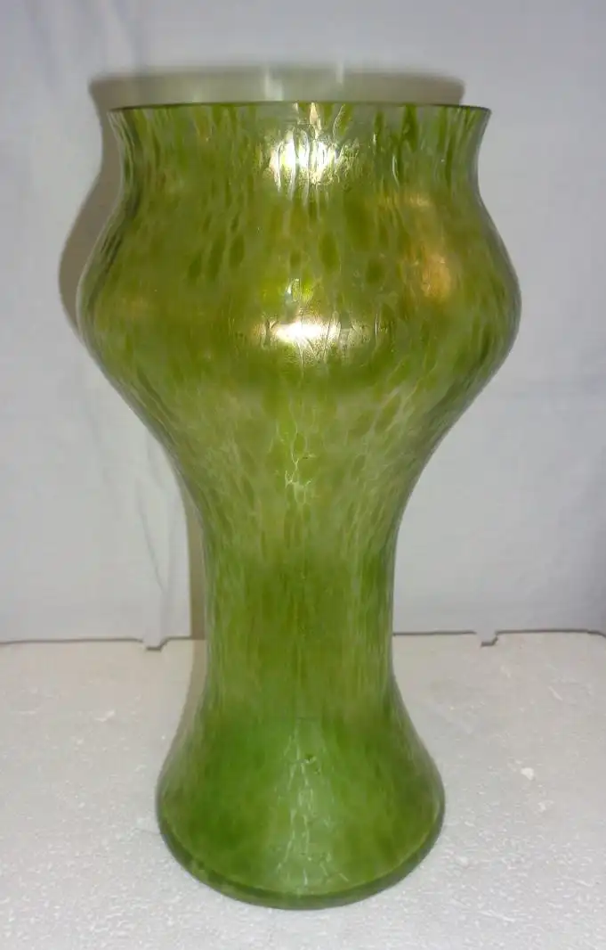 Große, schöne Vase von Loetz 