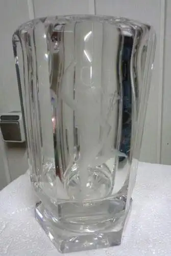 Schwere Vase von Kosta (Boda), 6 eckig mit dem Götterboten Hermes