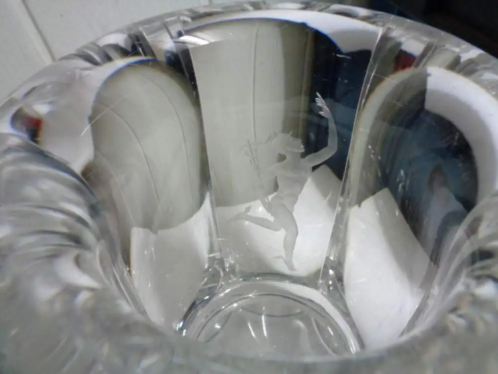 Schwere Vase von Kosta (Boda), 6 eckig mit dem Götterboten Hermes 1