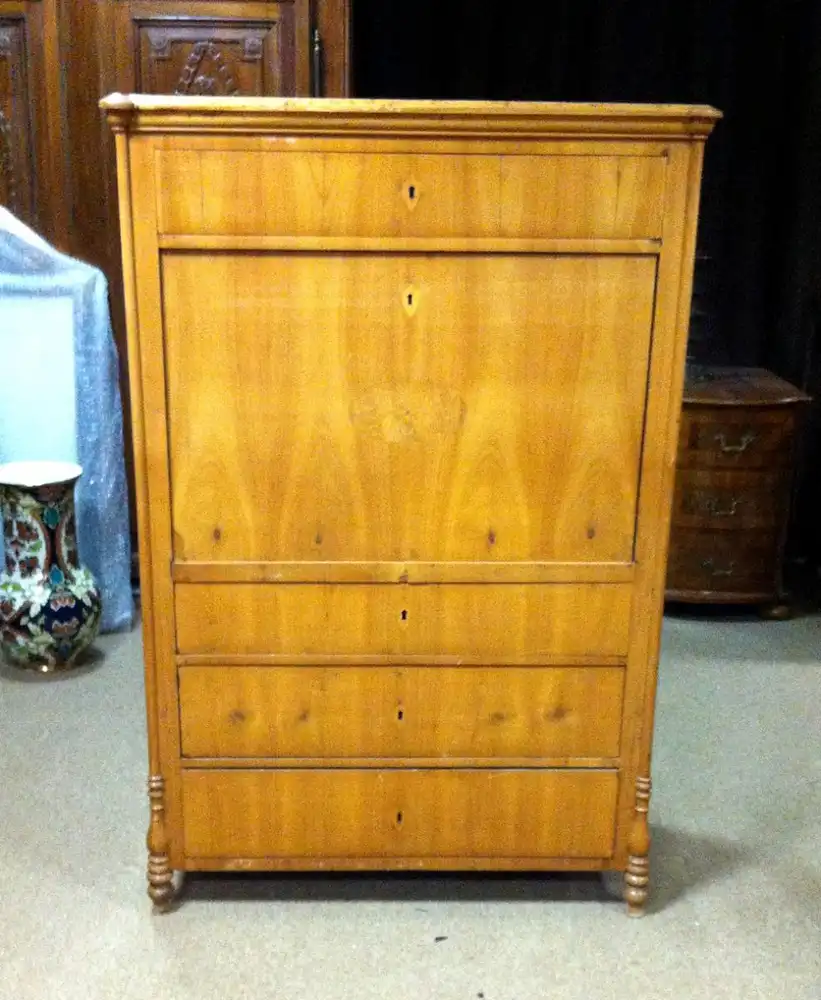 Eleganter Sekretär des Spätbiedermeier. 1