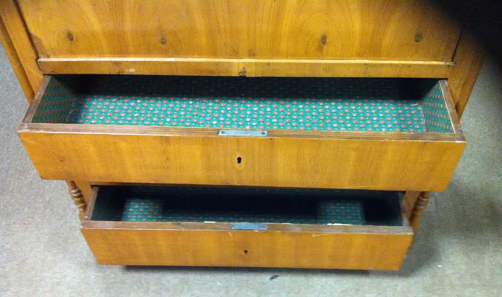 Eleganter Sekretär des Spätbiedermeier. 5