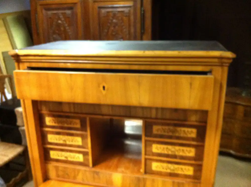 Eleganter Sekretär des Spätbiedermeier. 8