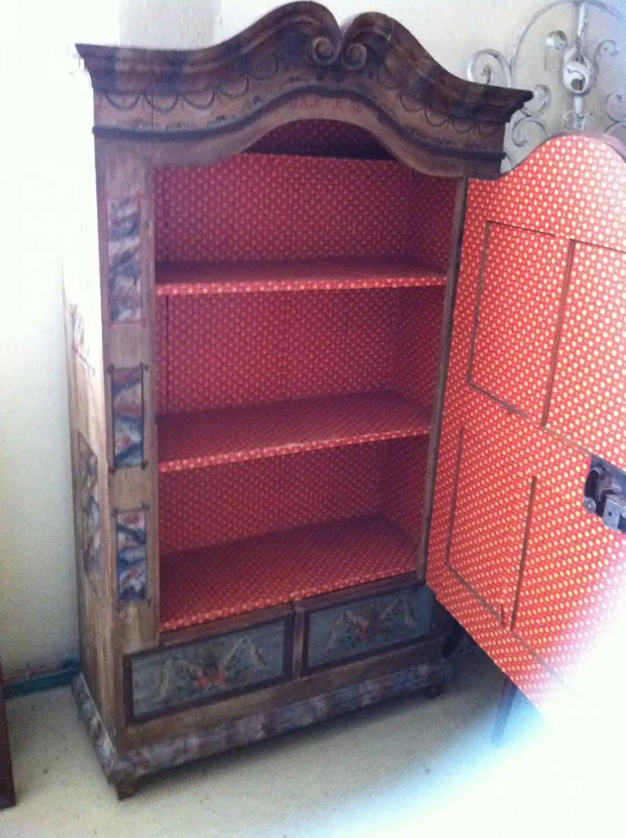 Schöner kleiner bemalter Bauernschrank datiert „1850“ 3