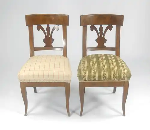 Ein Paar elegante Biedermeier-Stühle