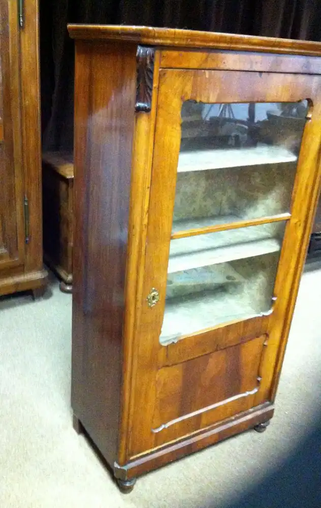 Elegante kleine Vitrine des Spätbiedermeier 1