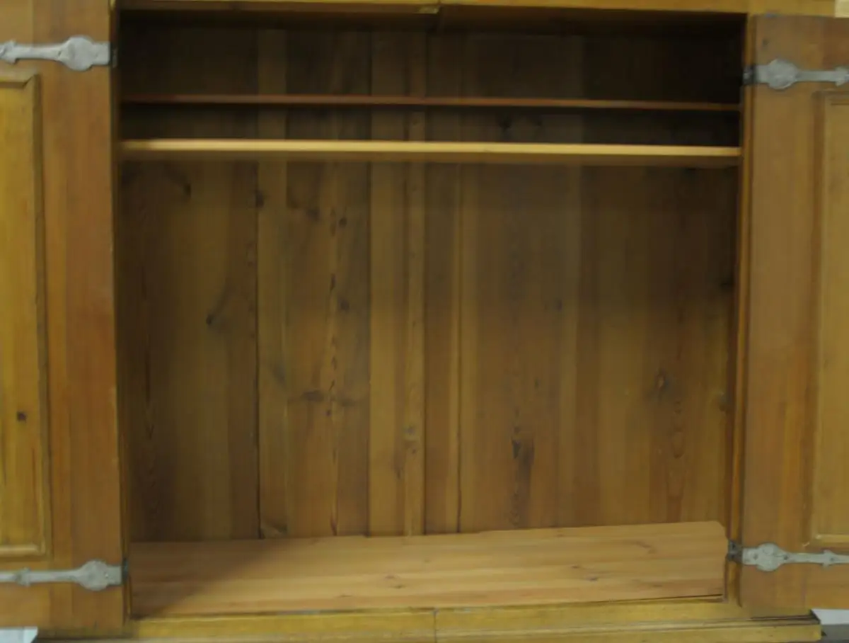 Großer Barockschrank 11