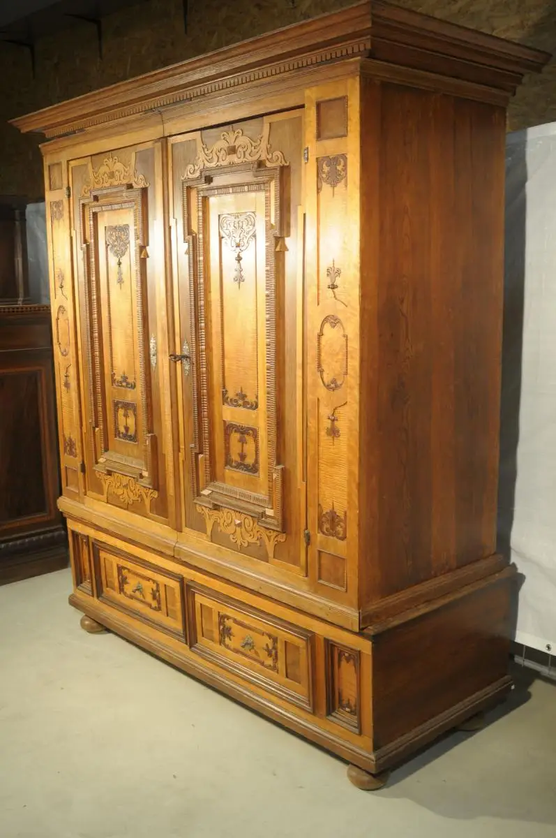 Großer Barockschrank 2