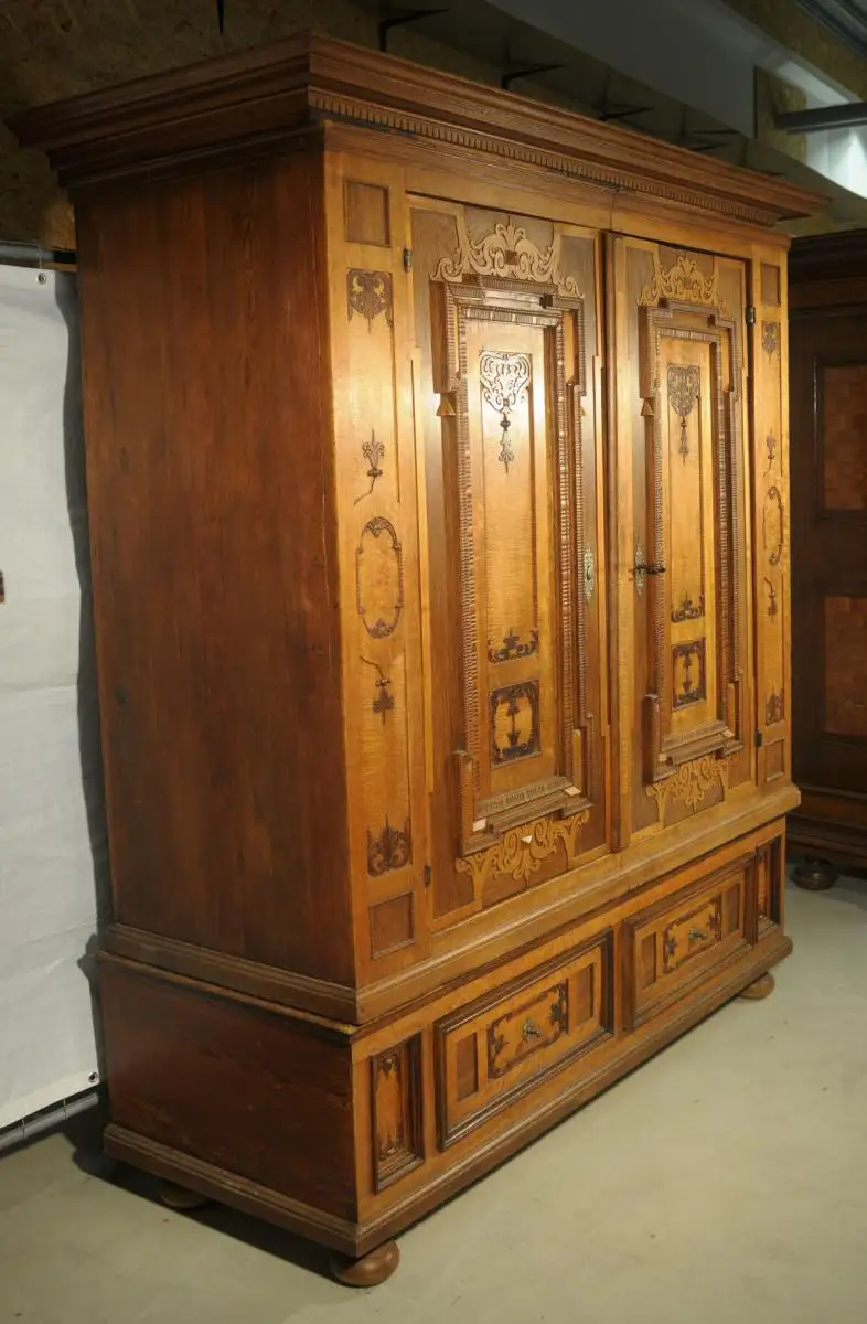 Großer Barockschrank 3