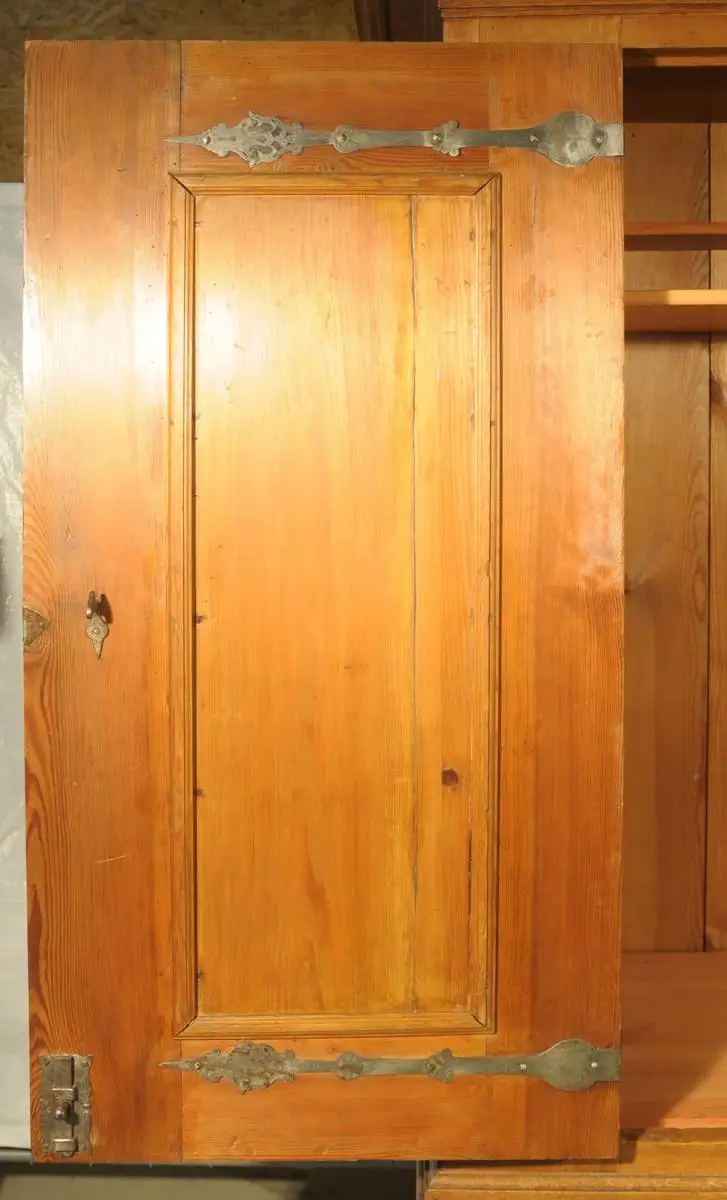 Großer Barockschrank 6