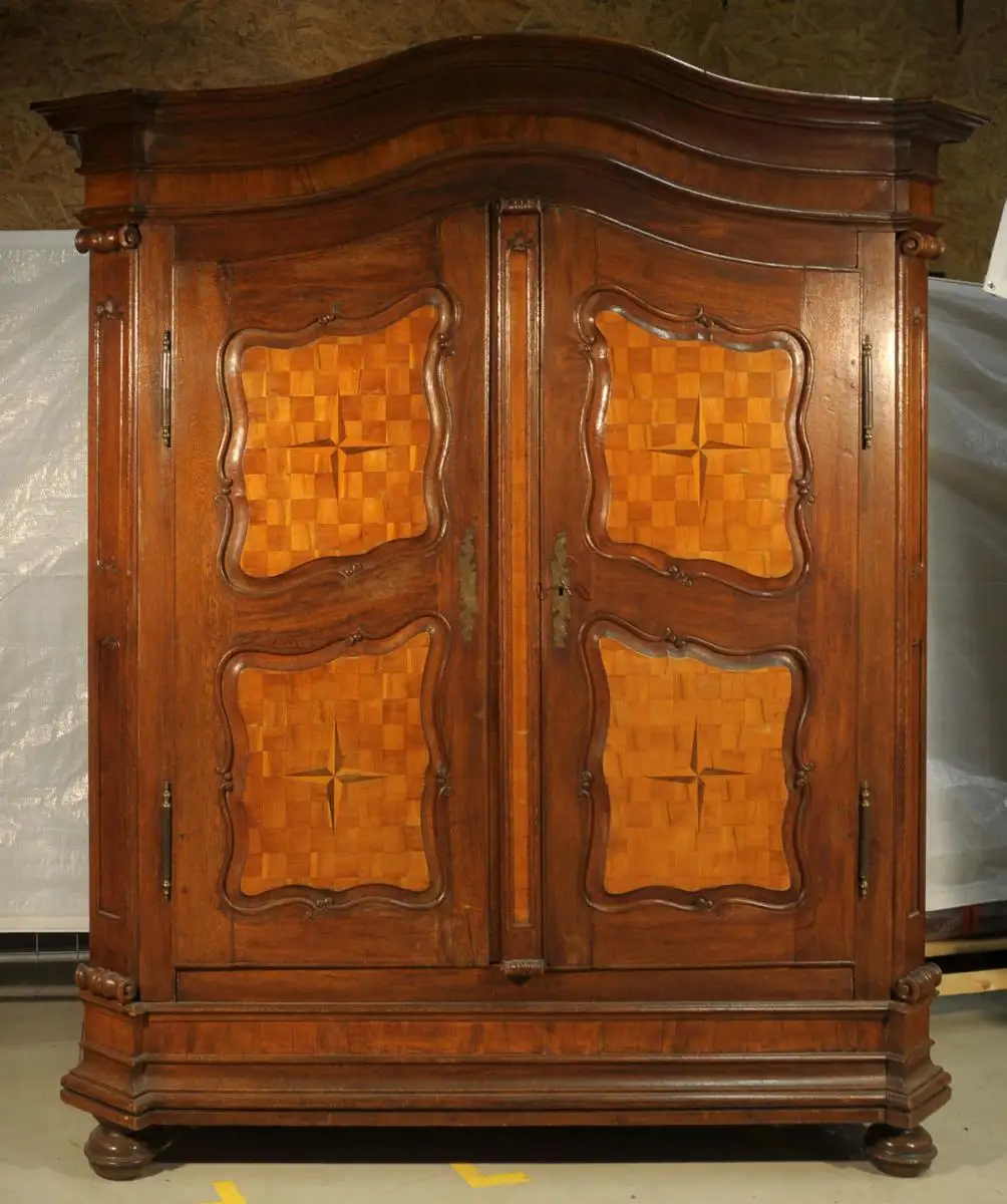 Großer Barockschrank 0