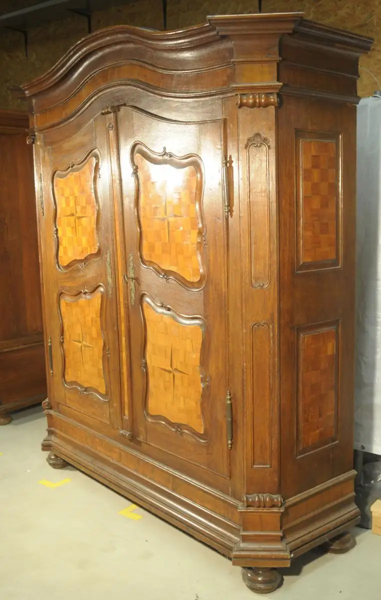 Großer Barockschrank 3