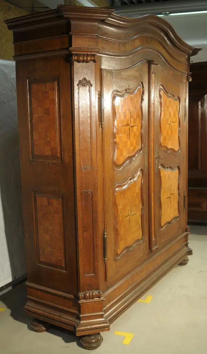 Großer Barockschrank 4