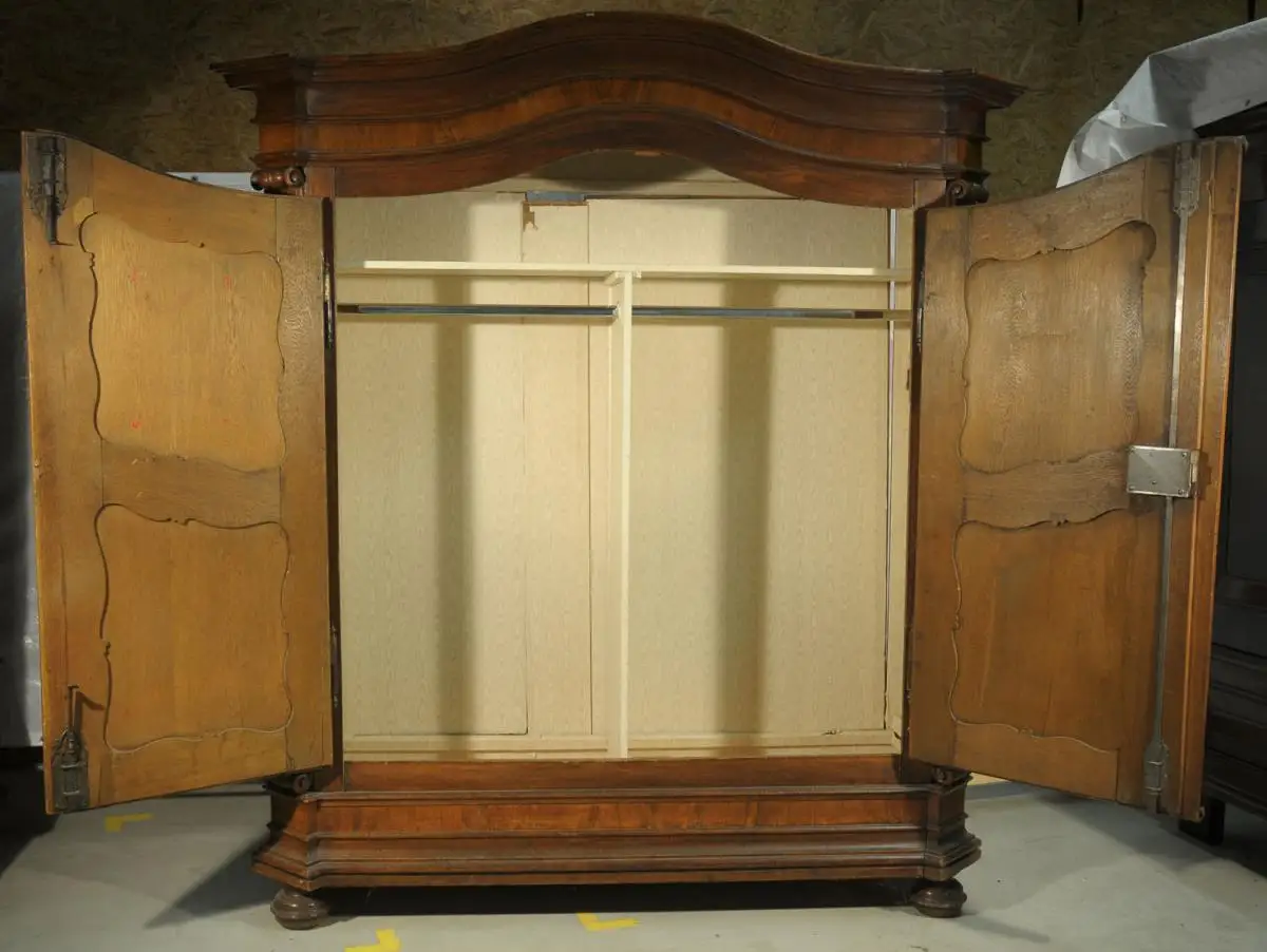 Großer Barockschrank 5