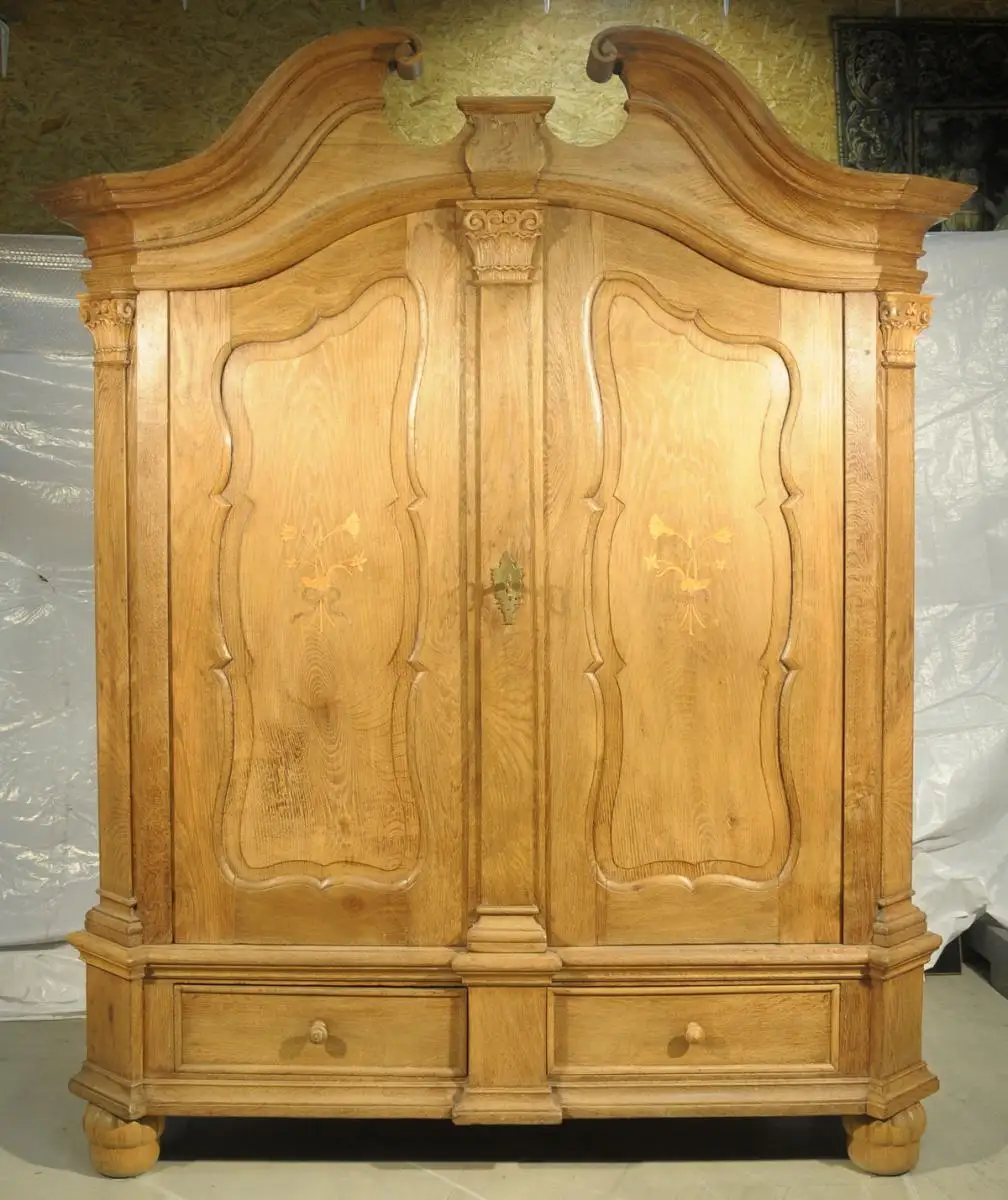 Großer Barockschrank 0