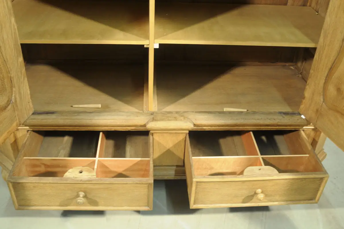 Großer Barockschrank 3