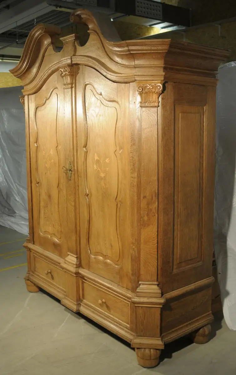 Großer Barockschrank 4