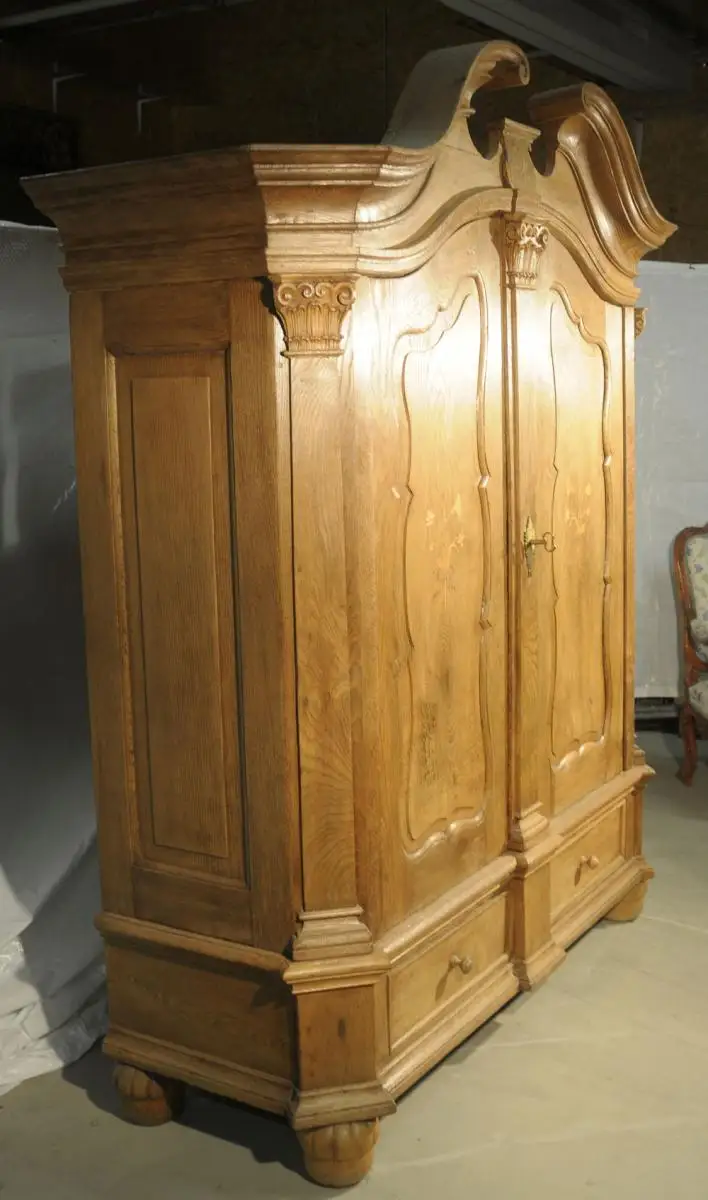 Großer Barockschrank 5