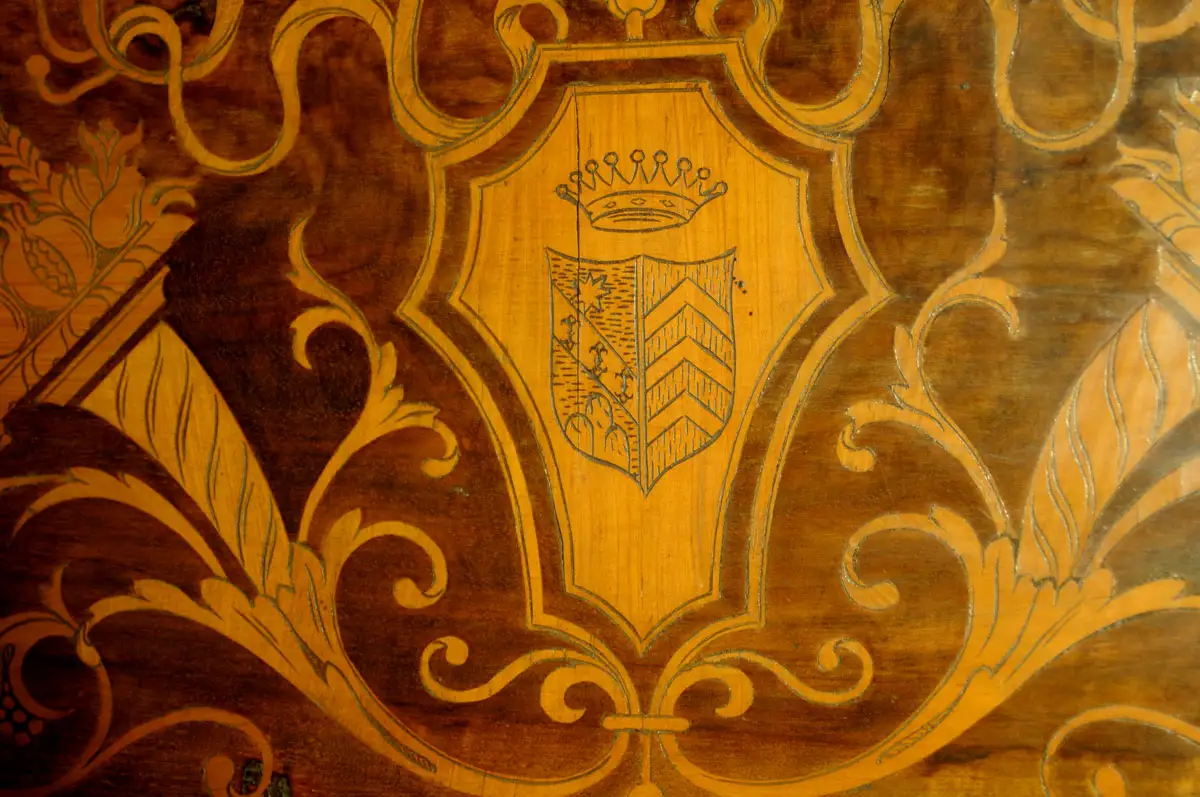 Großer Fassadenschrank 11