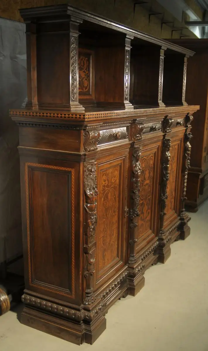Großer Fassadenschrank 2