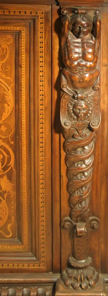Großer Fassadenschrank 5