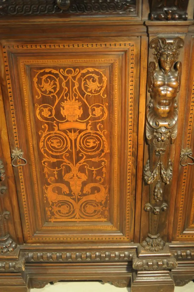 Großer Fassadenschrank 8