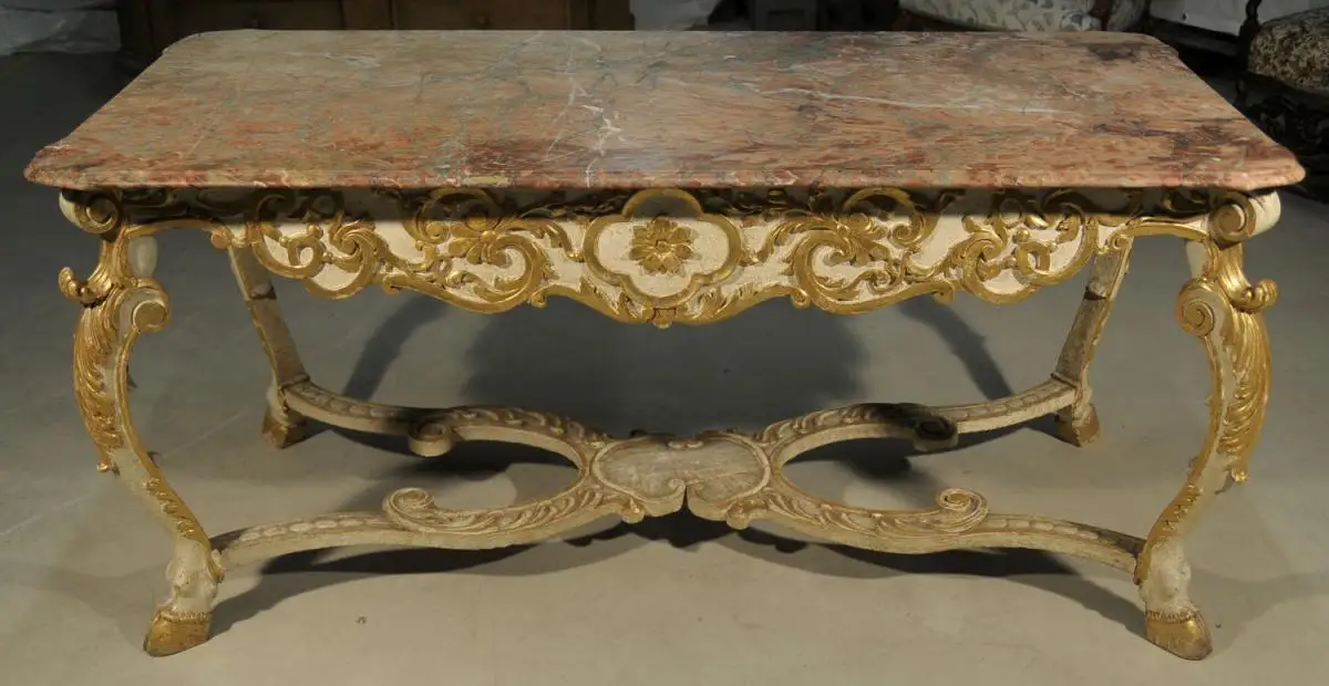 Großer Tisch mit Steinplatte,  Italien um 1710. 0
