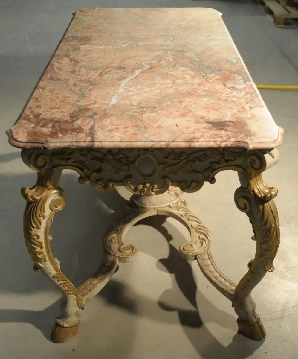 Großer Tisch mit Steinplatte,  Italien um 1710. 3