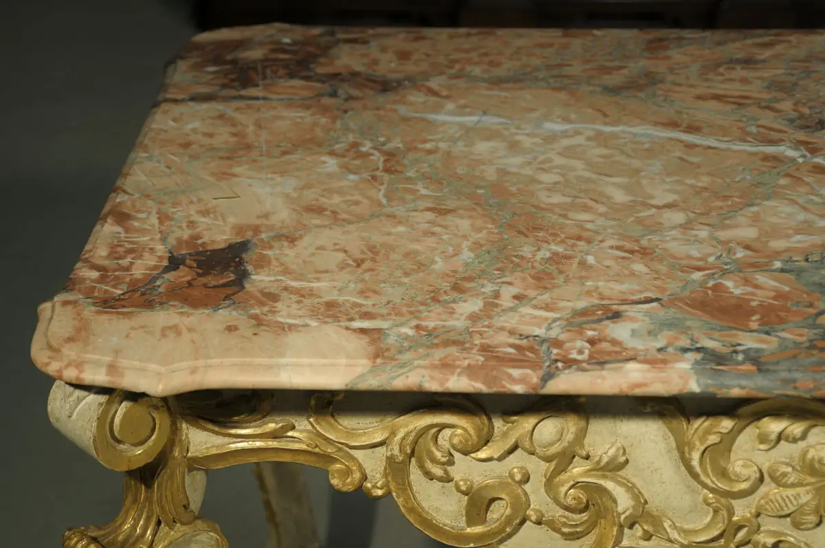 Großer Tisch mit Steinplatte,  Italien um 1710. 8