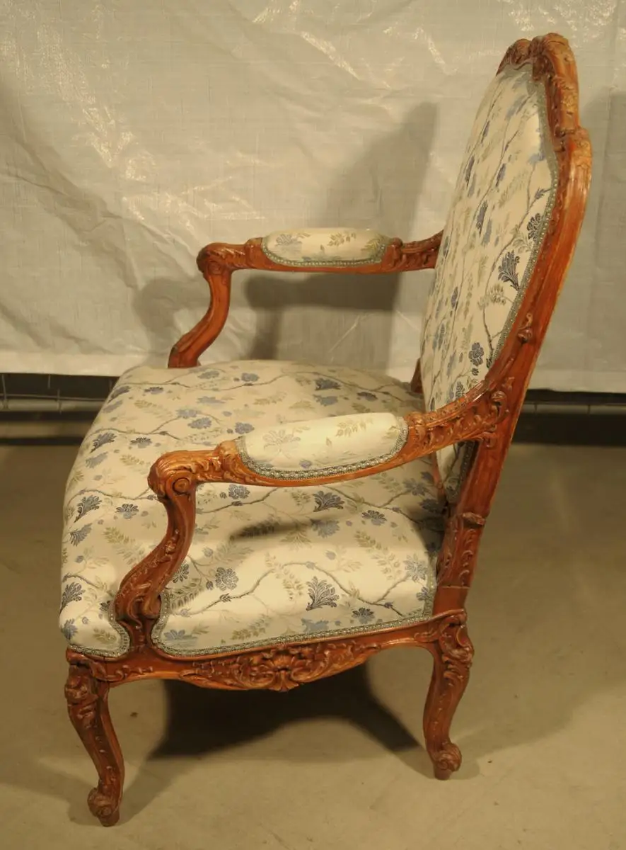 Elegantes Fauteuil, 18. Jahrhundert 3