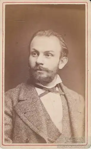 Fotografie W. Biede, Nürnberg - Portrait bürgerlicher Herr mit Bart, Fotografie