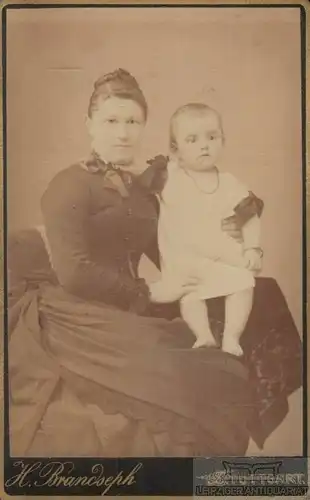 Portrait Mutter mit Kind, Fotografie. Fotobild, 1887, Atelier Hermann Brandseph