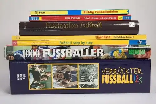 9 Bücher Fußball: Richtig Fußballspielen, Oliver Kahn,  1000 Fußballer...9 Bände